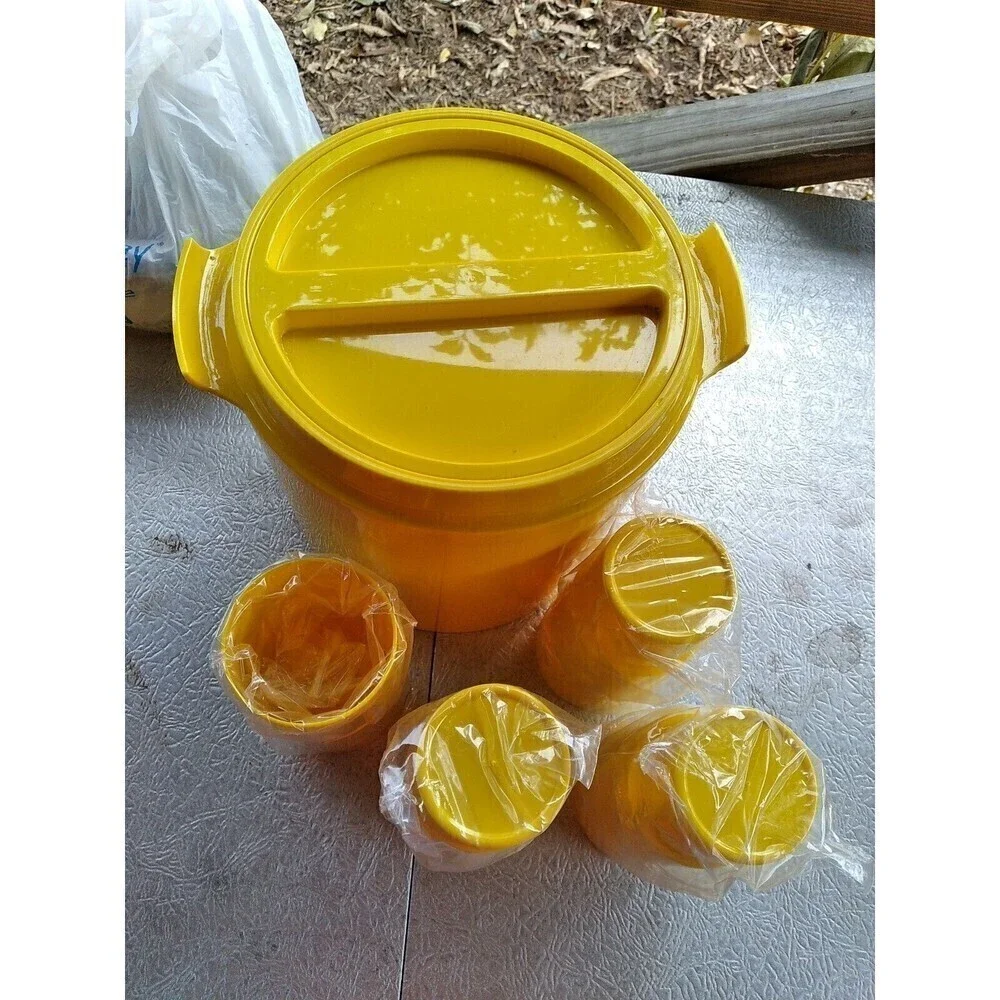 Beacon Volari Pop Ice Bucket and  Set of 8 Cups Yellow Mid Century Modern Drinks